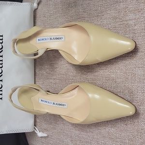 Manolo Blahnik- Carolyne low heel (kitten heel) patent halter pump